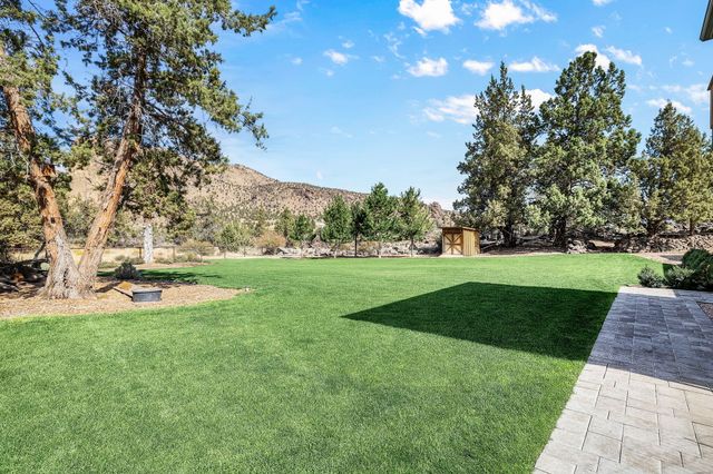 3885 NE Xenolith Street, Terrebonne, OR 97760