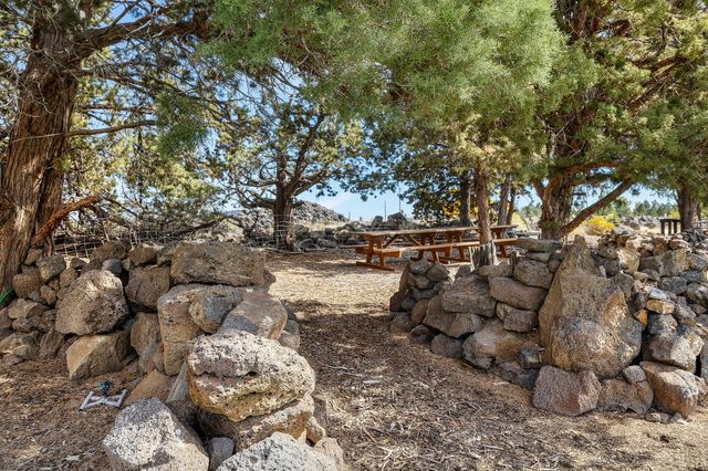 3885 NE Xenolith Street, Terrebonne, OR 97760