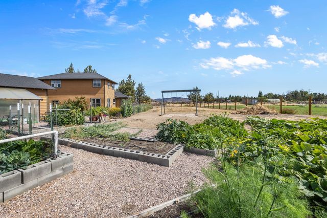 3885 NE Xenolith Street, Terrebonne, OR 97760