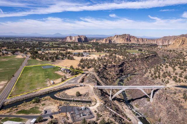 3885 NE Xenolith Street, Terrebonne, OR 97760