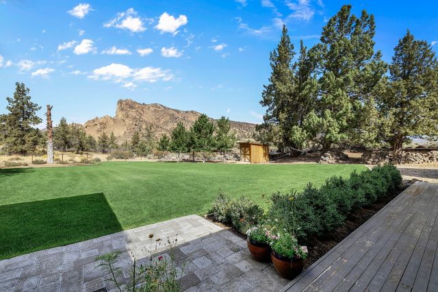 3885 NE Xenolith Street, Terrebonne, OR 97760