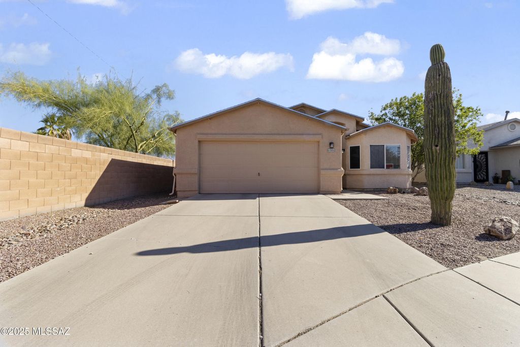 6086 N Applesauce Court, Tucson, AZ 85741