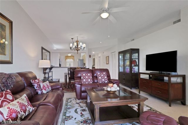 320 Robin Hood CIR 101, Naples, FL 34104