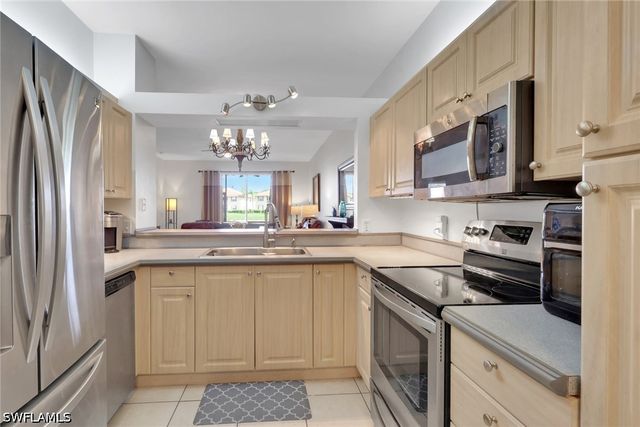 320 Robin Hood CIR 101, Naples, FL 34104