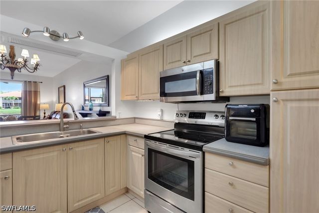 320 Robin Hood CIR 101, Naples, FL 34104