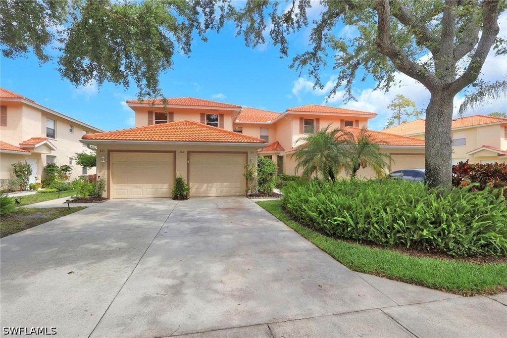 320 Robin Hood CIR 101, Naples, FL 34104
