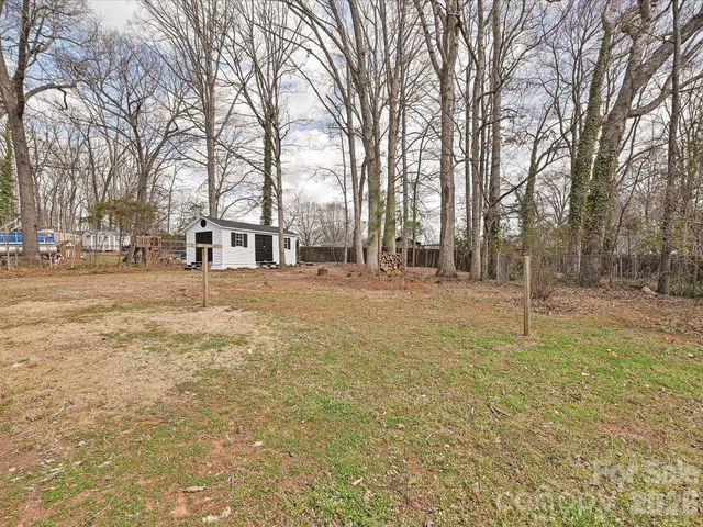 441 Holly Circle, Mount Holly, NC 28120