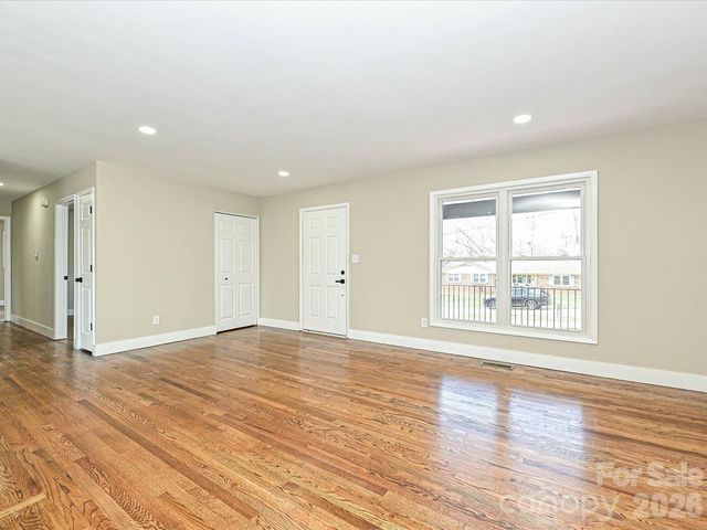 441 Holly Circle, Mount Holly, NC 28120