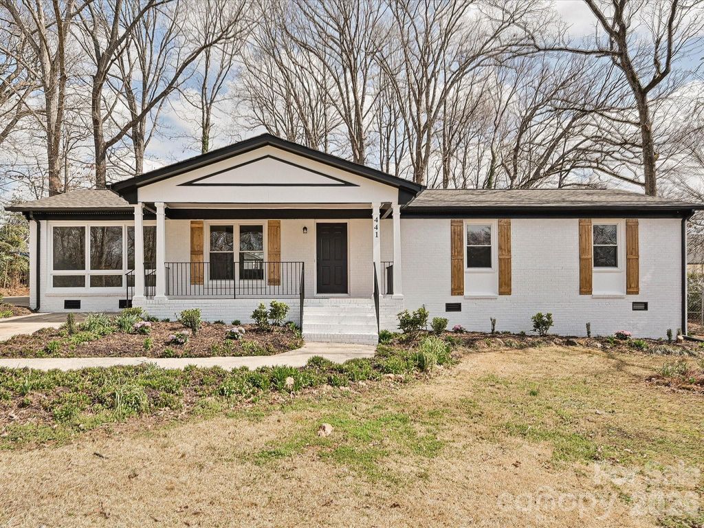 441 Holly Circle, Mount Holly, NC 28120