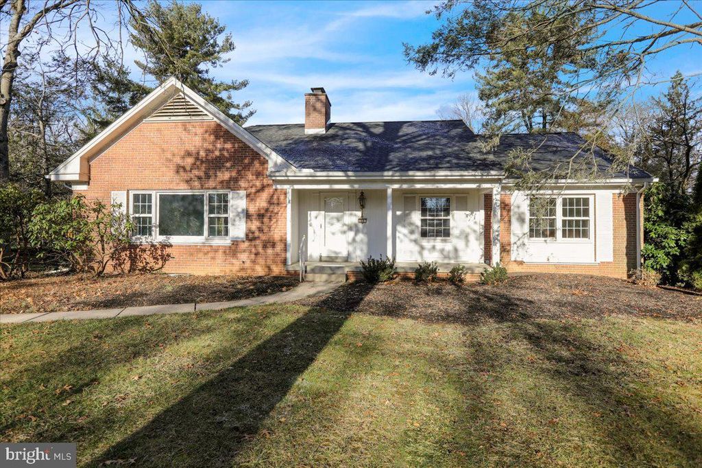 30 N BAUSMAN DR, Lancaster, PA 17603