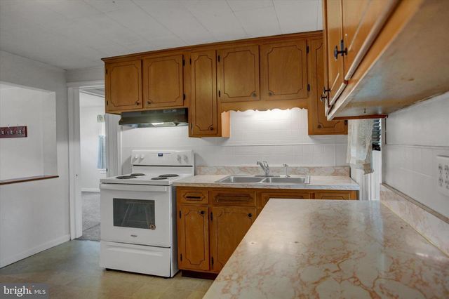 824 S S CHURCH STREET, Waynesboro, PA 17268