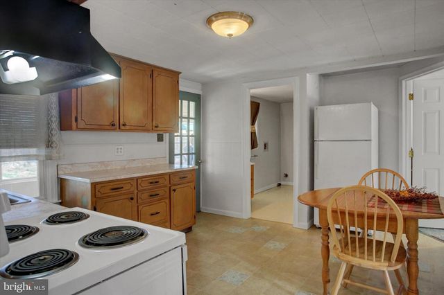 824 S S CHURCH STREET, Waynesboro, PA 17268