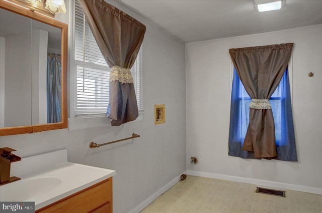 824 S S CHURCH STREET, Waynesboro, PA 17268