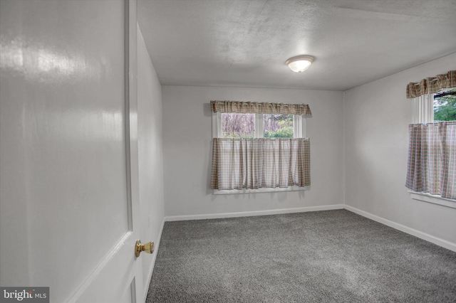 824 S S CHURCH STREET, Waynesboro, PA 17268