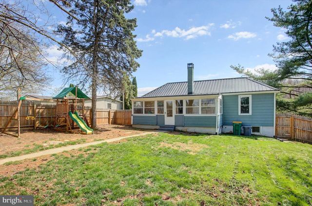 824 S S CHURCH STREET, Waynesboro, PA 17268