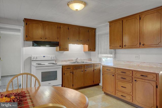 824 S S CHURCH STREET, Waynesboro, PA 17268