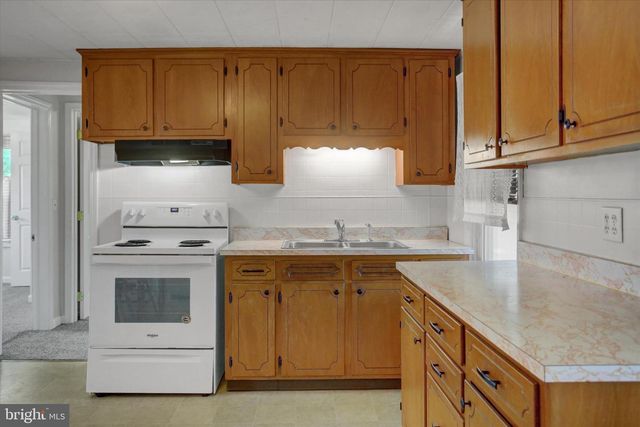 824 S S CHURCH STREET, Waynesboro, PA 17268