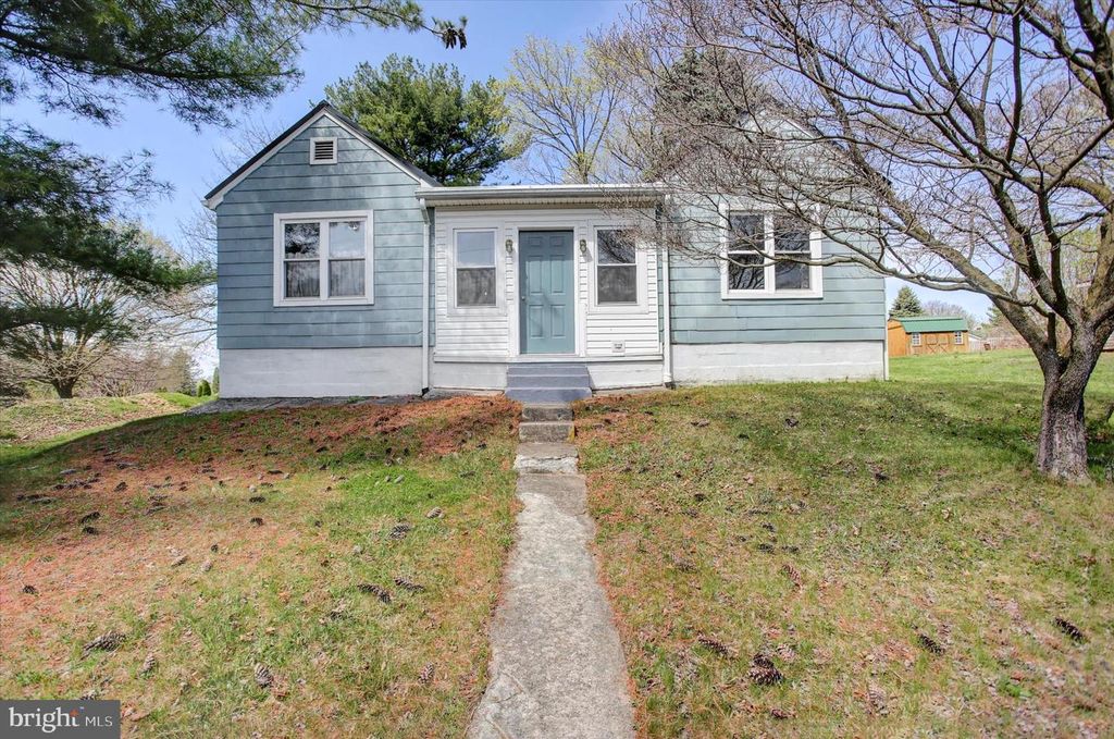 824 S S CHURCH STREET, Waynesboro, PA 17268