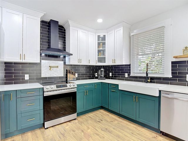 105 W ELM STREET, Tampa, FL 33604