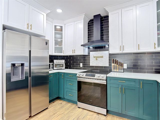 105 W ELM STREET, Tampa, FL 33604