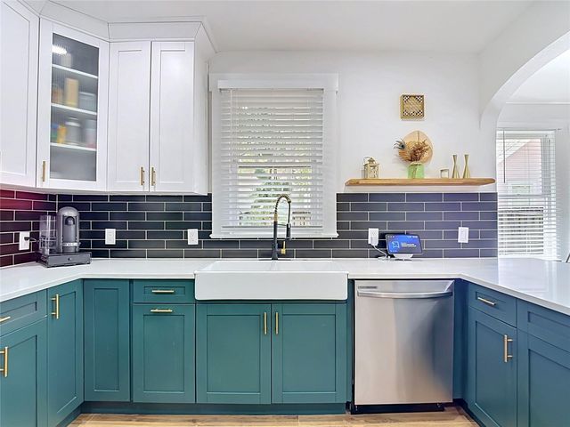 105 W ELM STREET, Tampa, FL 33604