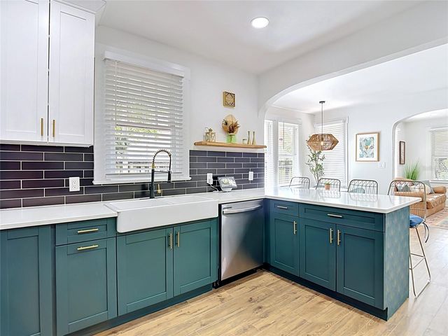 105 W ELM STREET, Tampa, FL 33604
