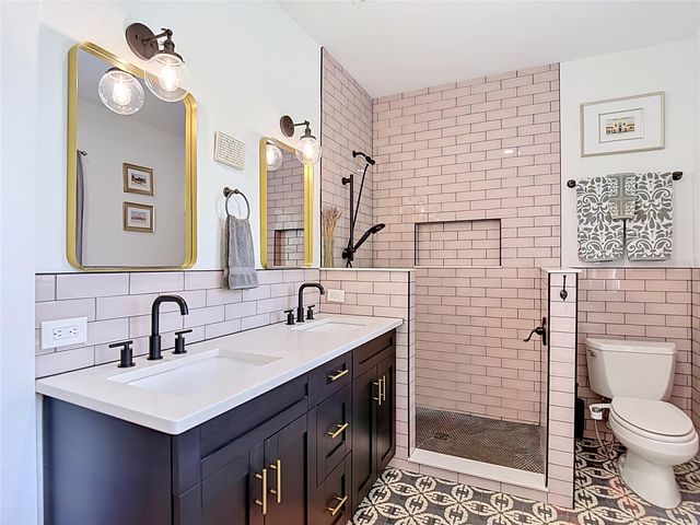 105 W ELM STREET, Tampa, FL 33604