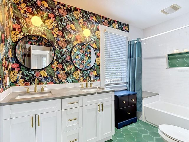 105 W ELM STREET, Tampa, FL 33604