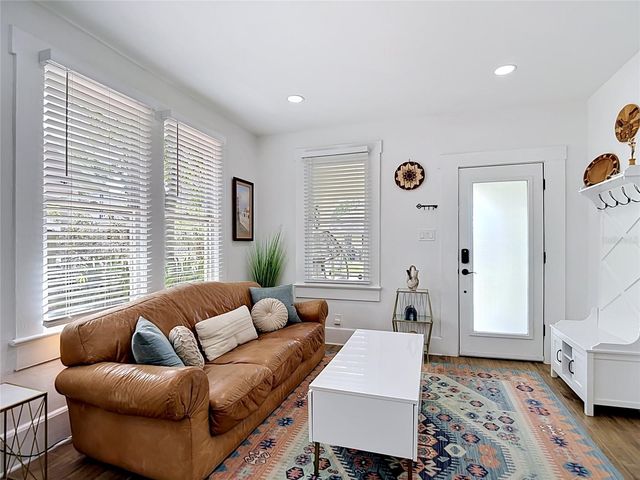 105 W ELM STREET, Tampa, FL 33604