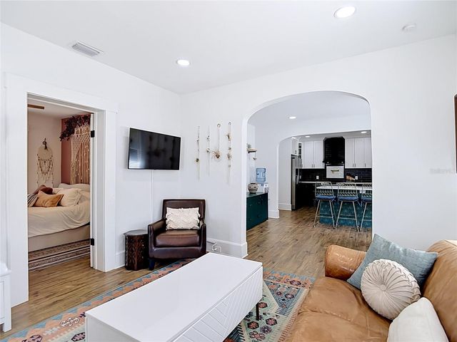 105 W ELM STREET, Tampa, FL 33604