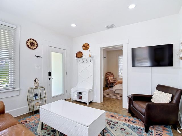 105 W ELM STREET, Tampa, FL 33604