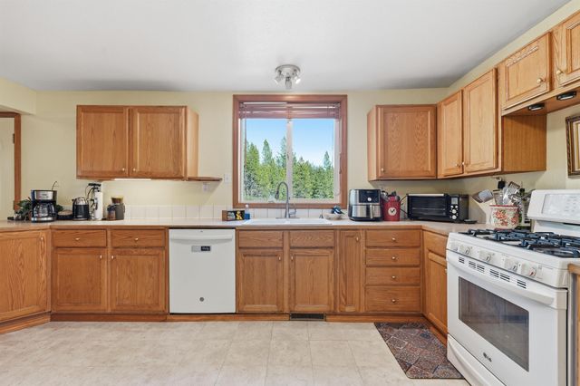 4273 Garden Spot Rd, Loon Lake, WA 99148