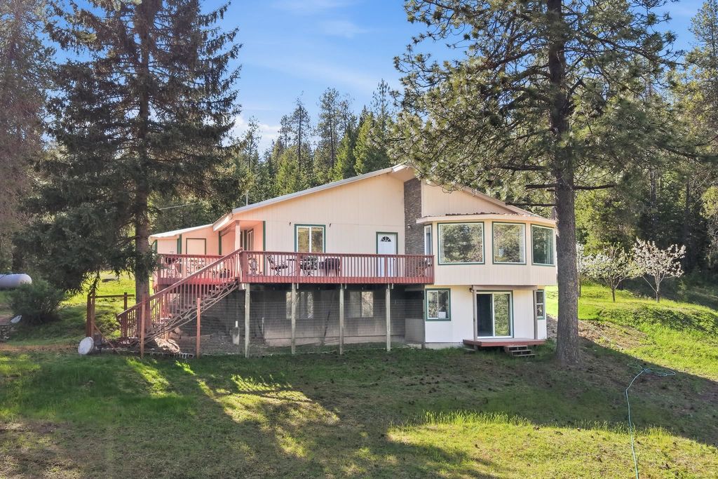 4273 Garden Spot Rd, Loon Lake, WA 99148