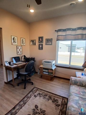 5400 S Eastwind Ave Avenue, Sioux Falls, SD 57108