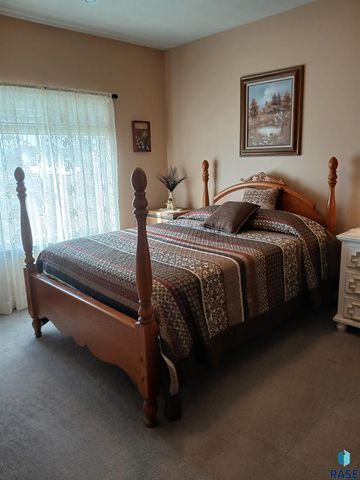 5400 S Eastwind Ave Avenue, Sioux Falls, SD 57108