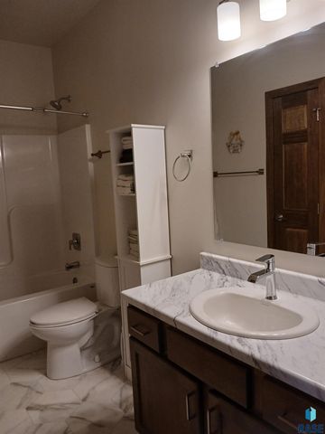 5400 S Eastwind Ave Avenue, Sioux Falls, SD 57108