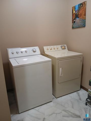 5400 S Eastwind Ave Avenue, Sioux Falls, SD 57108