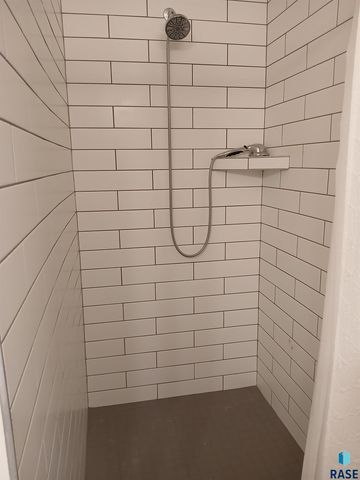 5400 S Eastwind Ave Avenue, Sioux Falls, SD 57108