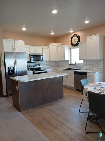 5400 S Eastwind Ave Avenue, Sioux Falls, SD 57108