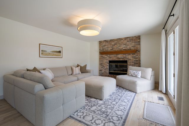 47W625 Shirewood Farm Road, Hampshire, IL 60140