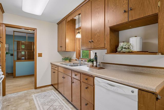 5073 Holiday Road, Minnetonka, MN 55345