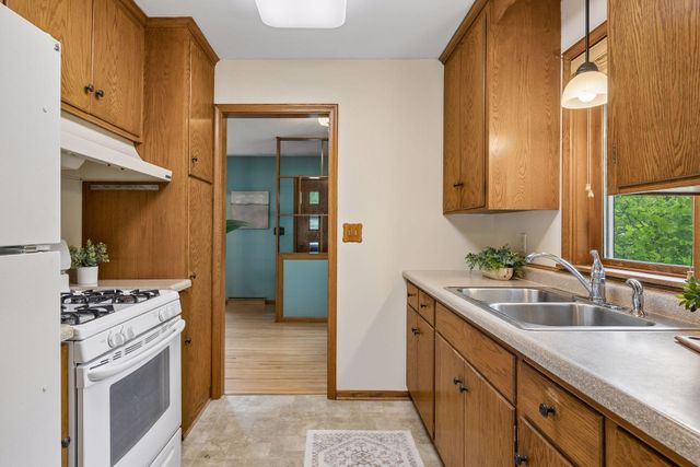 5073 Holiday Road, Minnetonka, MN 55345
