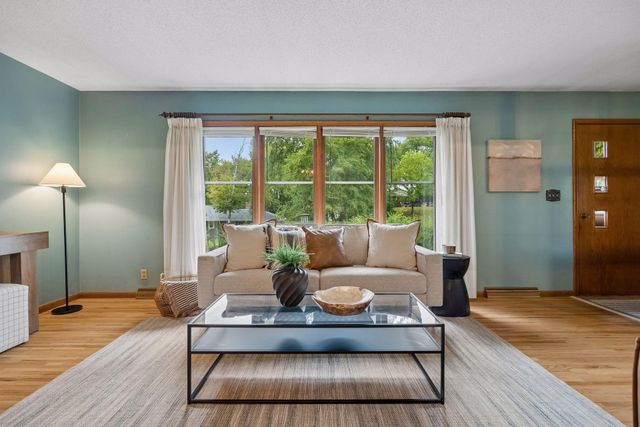 5073 Holiday Road, Minnetonka, MN 55345