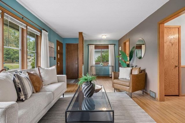 5073 Holiday Road, Minnetonka, MN 55345