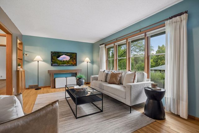 5073 Holiday Road, Minnetonka, MN 55345