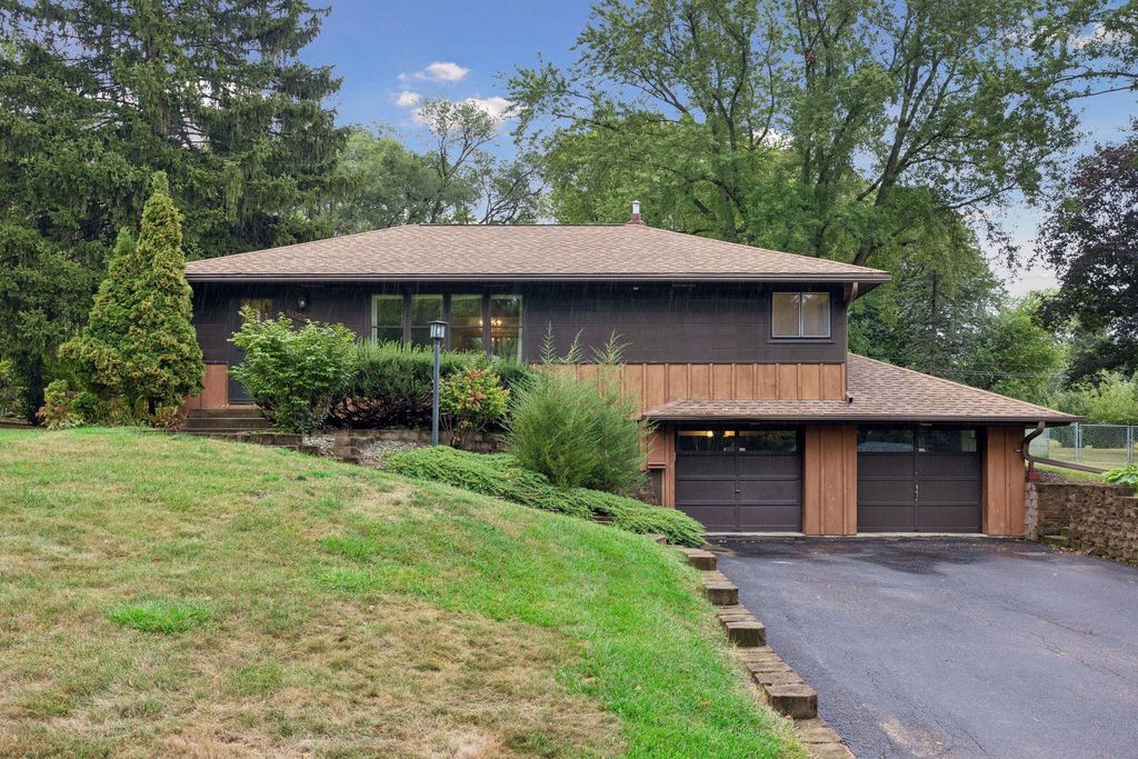 5073 Holiday Road, Minnetonka, MN 55345