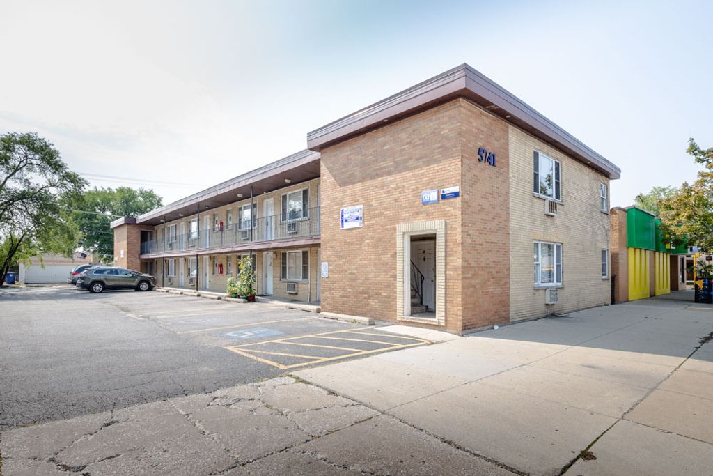 5741 W 35th Street 1F, Cicero, IL 60804