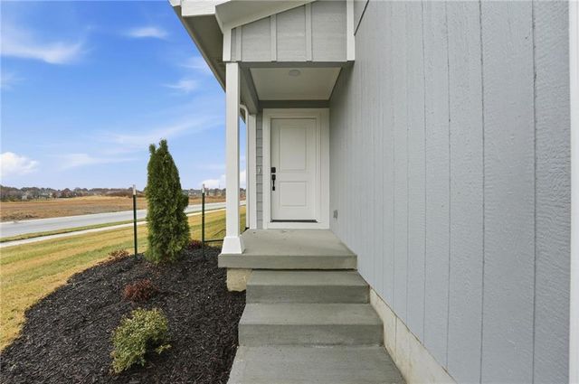1304 SE Windbreak Drive, Lee's Summit, MO 64081