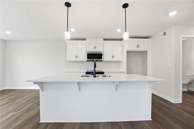 1304 SE Windbreak Drive, Lee's Summit, MO 64081