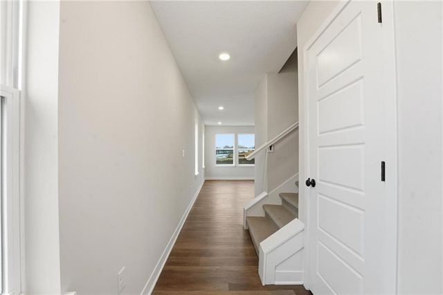 1304 SE Windbreak Drive, Lee's Summit, MO 64081